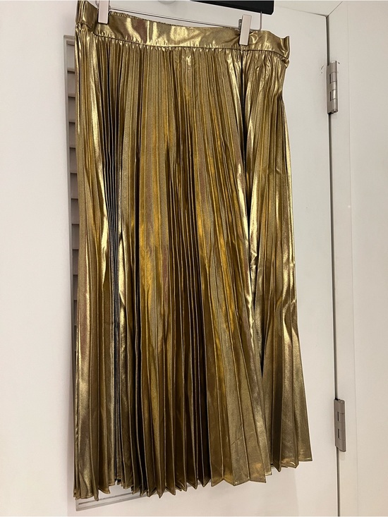 Free Assembly Dresses & Skirts - Free Assembly 
Women’s Pleated Metallic Maxi Skirt (Gold)